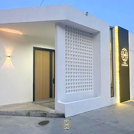 The Luxurious 27, Johor Bahru Exterior foto